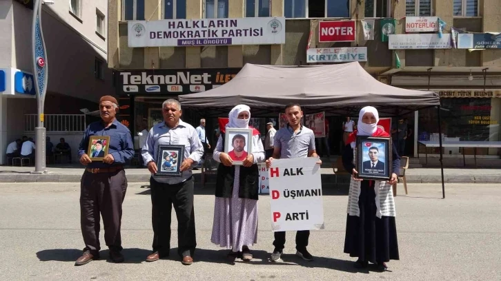 Muş’ta annelerin evlat nöbeti devam ediyor
