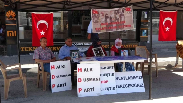 Muş’ta annelerin evlat nöbeti sürüyor
