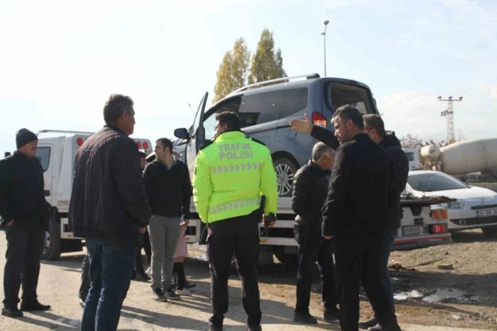 Muş’ta hafif ticari araca yük treni çarptı
