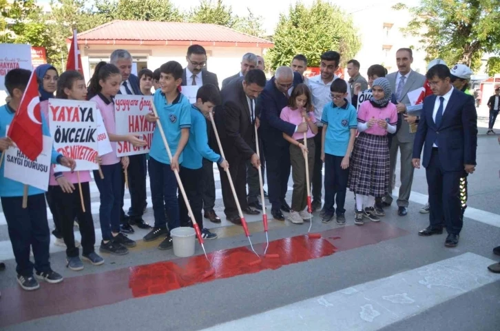 Muş’ta "Yayalara öncelik duruşu, hayata saygı duruşu" etkinliği yapıldı
