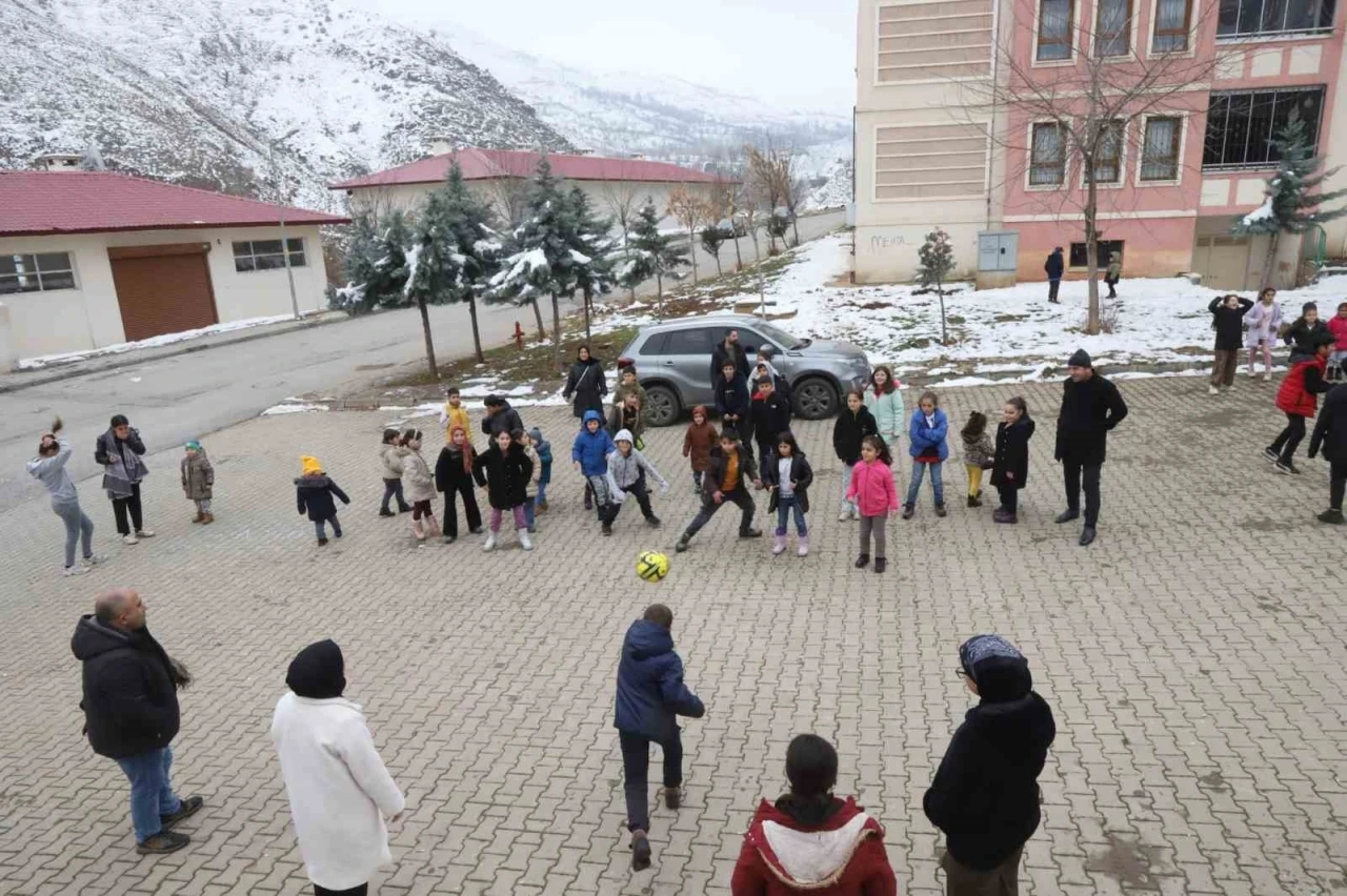 Muş’ta yöresel oyunlarla teknoloji bağımlılığına karşı mücadelede
