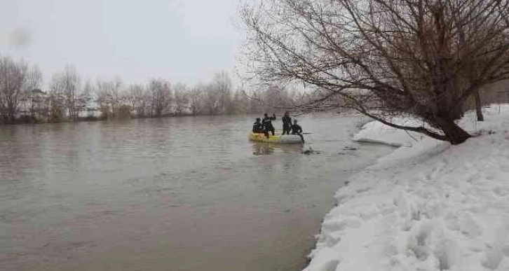 Muş’ta Karasu Nehri’ne düşen Yağmur için çalışmalara 6. günde de ara verildi