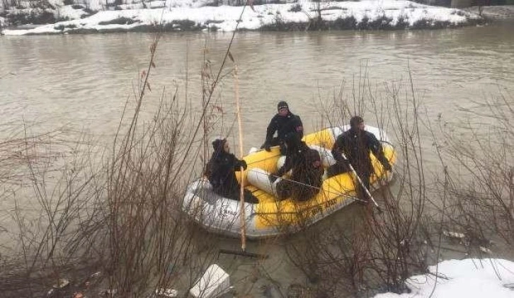 Muş'ta nehre düşen Yağmur için 9 kilometrelik alan taranacak!