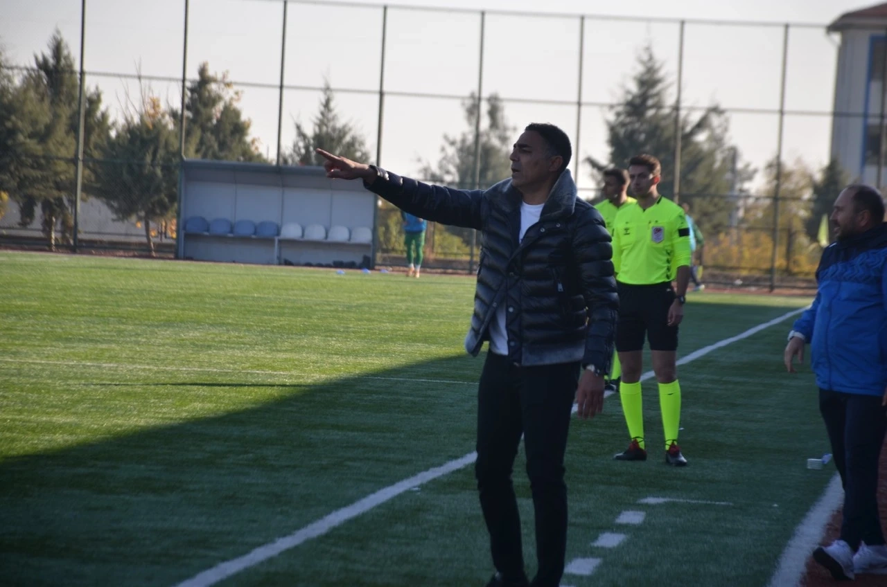 Mustafa Özer "Futbolcularımı tebrik ediyorum, güzel ve anlamlı bir galibiyet oldu"