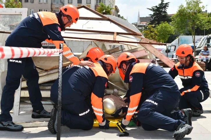 Mustafakemalpaşa’da gerçeği aratmayan tatbikat
