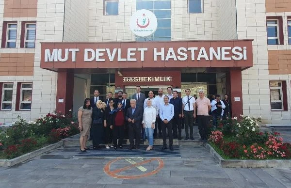 Mut Devlet Hastanesi'ne bağış yapan çifte plaket