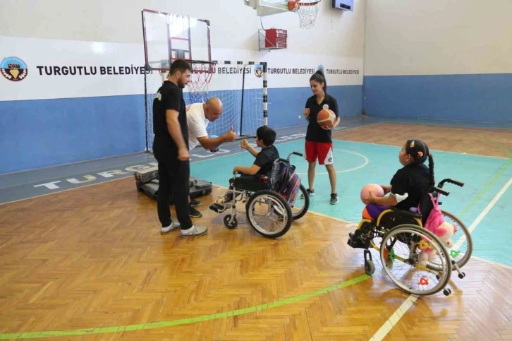 ‘Mutlu Cuma’ Projesiyle sporda engeller kaldırılıyor
