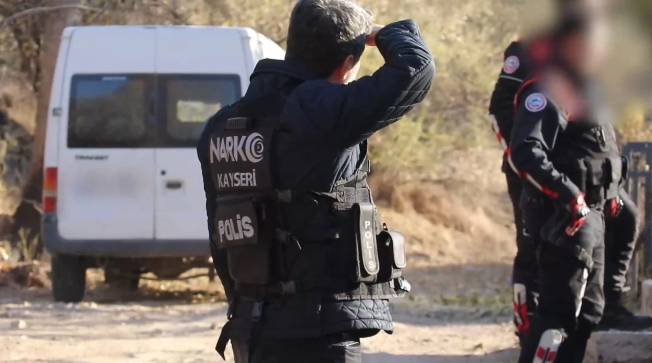 Narko - Asayiş Uygulaması’nda her yer didik didik arandı
