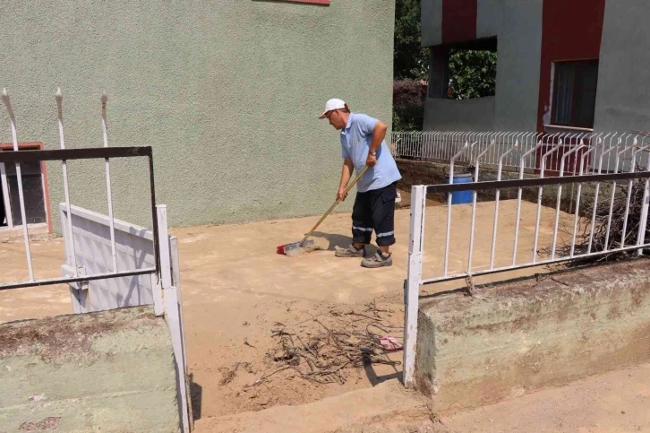 Nazilli Belediyesi afet bölgelerinde yaraları sarıyor
