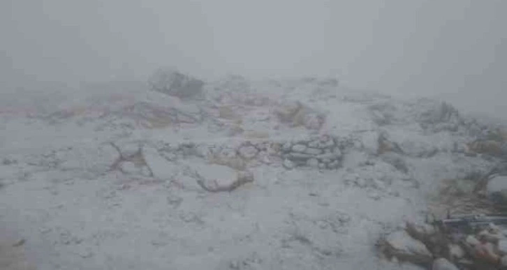 Nemrut Dağı’nda kar yağışı başladı