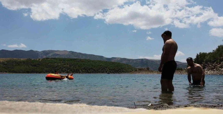 Nemrut Krater Gölü, Ege ve Akdeniz sahillerini aratmıyor
