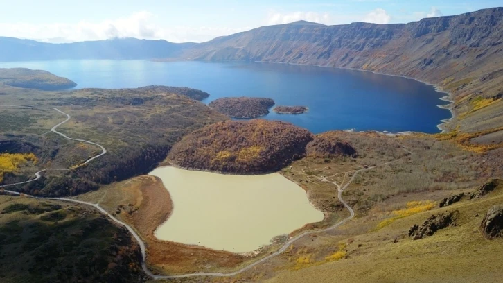 Nemrut Krater Gölü sezonun son ziyaretçilerini ağırlıyor
