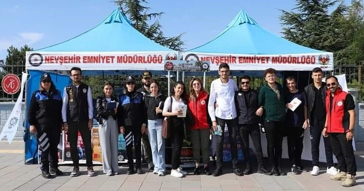 NEVÜ’de “El Ele Güvenli Geleceğe” bilgilendirme standı
