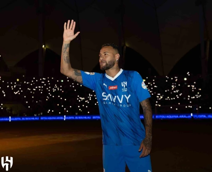 Neymar, görkemli törenle Al Hilal taraftarıyla buluştu
