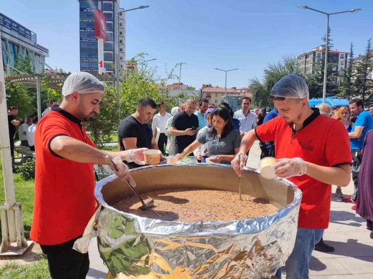 Niğde Barosu’ndan aşure ikramı
