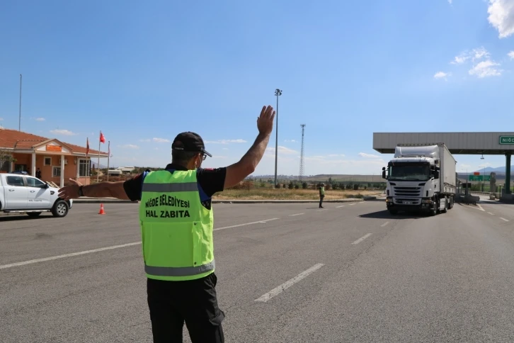 Niğde Belediyesi ekipleri kayıt dışıyla mücadelesini sürdürüyor
