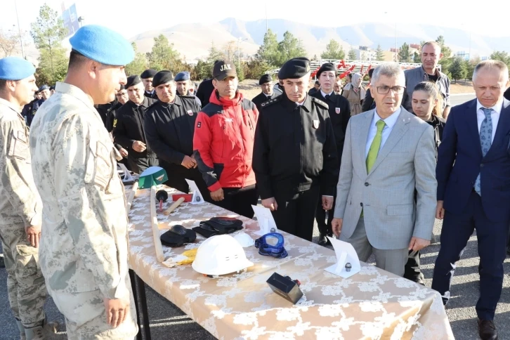 Niğde’de arama kurtarmada kullanılmak üzere alınan malzemeler jandarma ekiplerine teslim edildi
