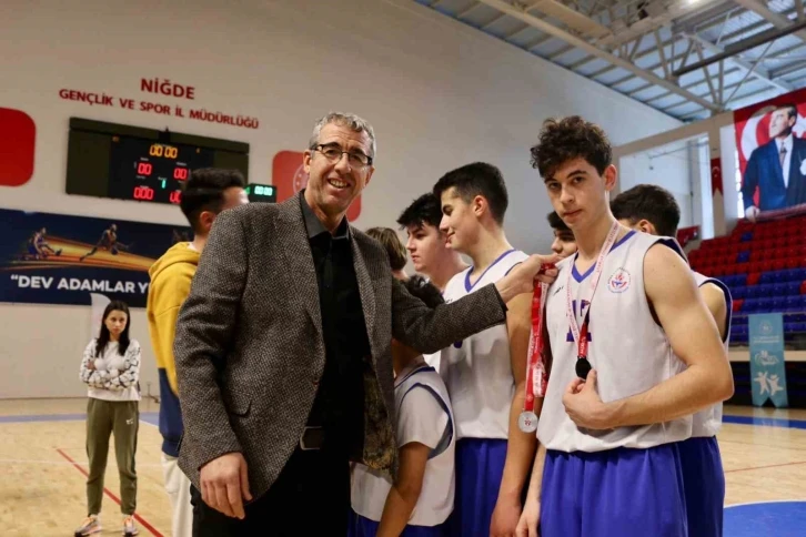 Niğde’de Okul Sporları Basketbol Müsabakaları tamamlandı
