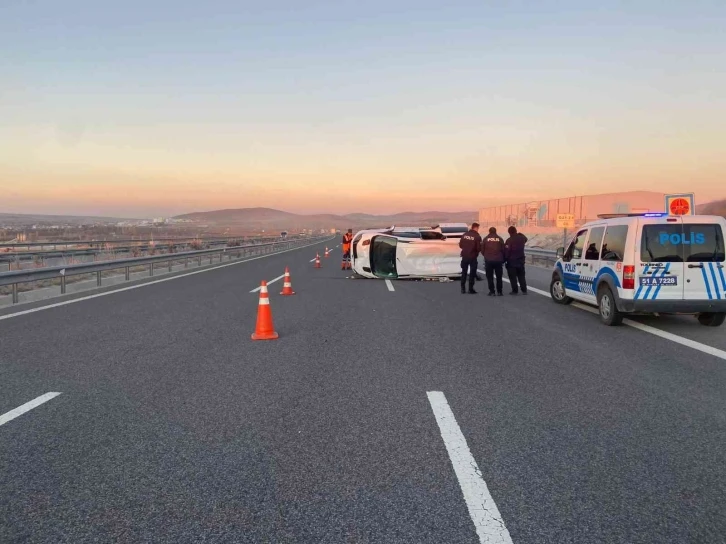 Niğde’de ticari araç devrildi: 10 yaralı
