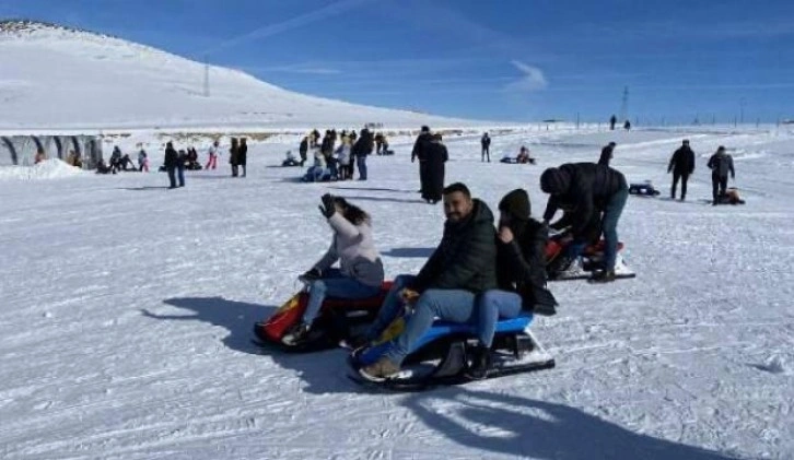 Niğde'deki Ketençimen Kayak Merkezi'nde tam kapasite hizmet