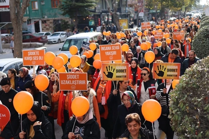 Niğdeli kadınlar, kadına şiddete karşı yürüdü
