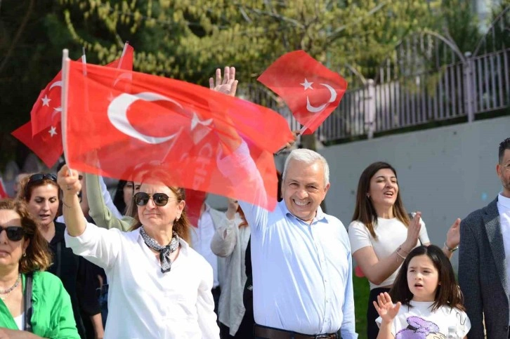 Nilüfer Belediye Başkan Adayı Şadi Özdemir Halkı Selamladı