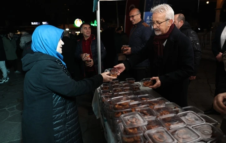 Nilüfer Belediyesi’nden kandil simidi ikramı
