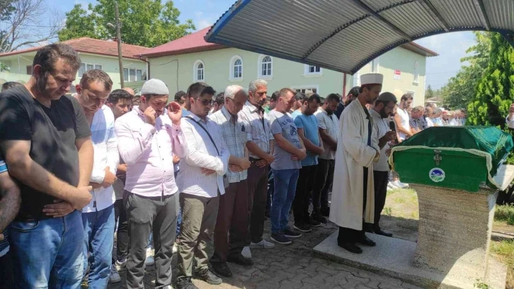 Nişanlısının gözleri önünde boğulan genç, son yolculuğuna uğurlandı
