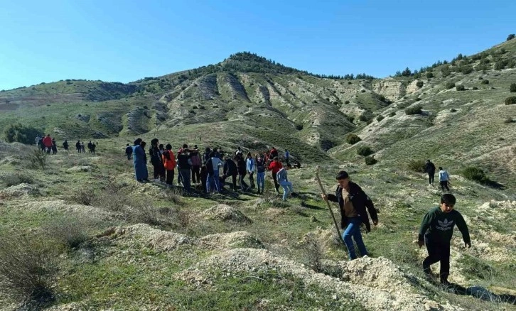 Nizip Şehit Üsteğmen Uğur Taşçı İmam Hatip Ortaokulu Öğrencilerinden Çevre Sevgisi Etkinliği