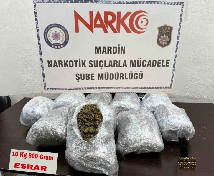 Nusaybin'de Arabada 10 Kilo 600 Gram Uyuşturucu Ele Geçirildi