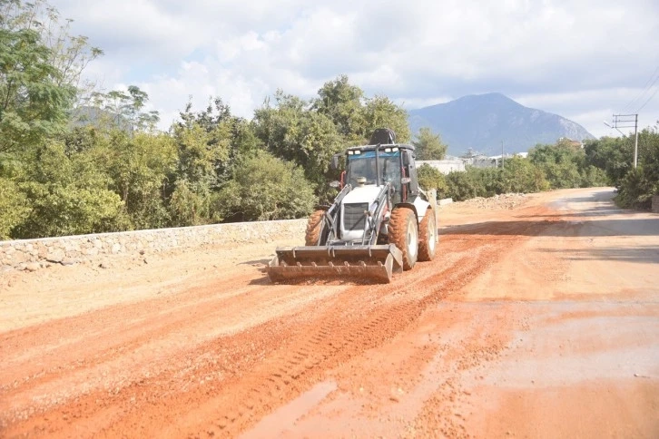 OBA’DA ASFALT ÇALIŞMALARI DEVAM EDİYOR