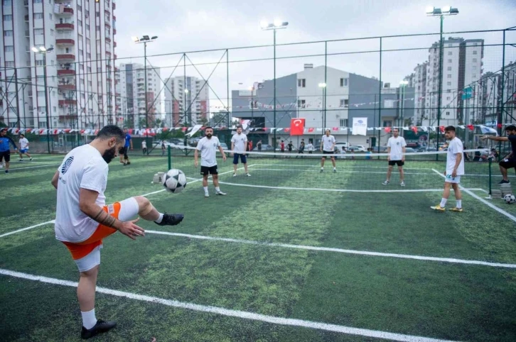 Ödüllü ayak tenisi turnuvası başladı
