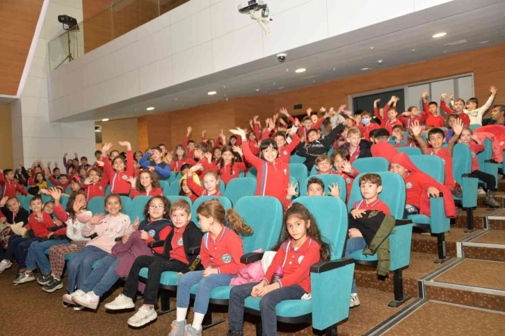 Ödüllü çocuk oyunu “Kostüm Odası” seyircisiyle buluştu
