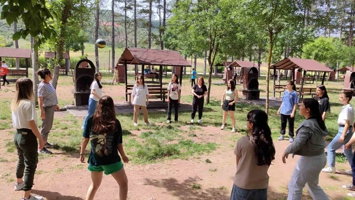 Odunpazarı Belediyesi LGS Atölyesi öğrencileri Ragülatör’de piknik yaparak stres attı
