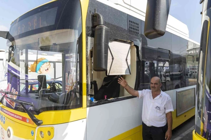 Öfkeli yolcu, otobüs şoförüne korku dolu anlar yaşattı
