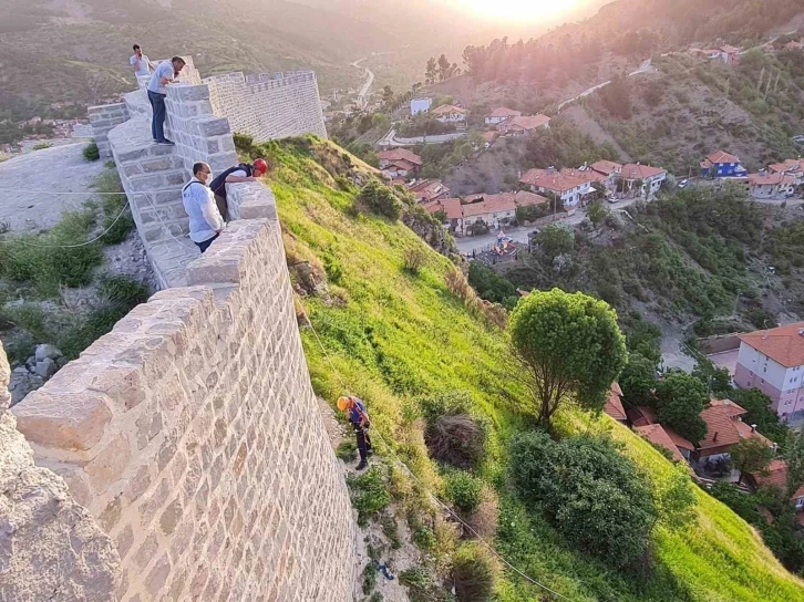 Oğlunu surlardan iterek ölümüne sebep olan anneye müebbet hapis
