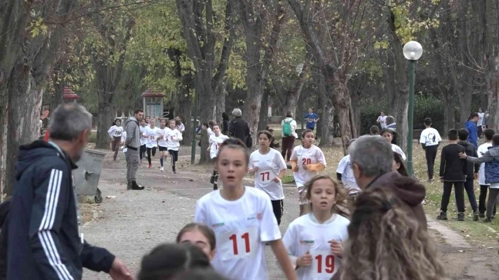 Öğrenciler birinci olmak için ter döktü
