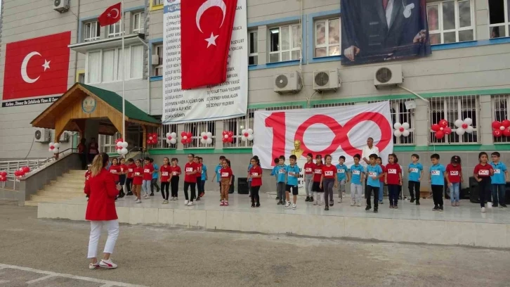 Öğrenciler Cumhuriyet coşkusunu işaret diliyle yaşadı
