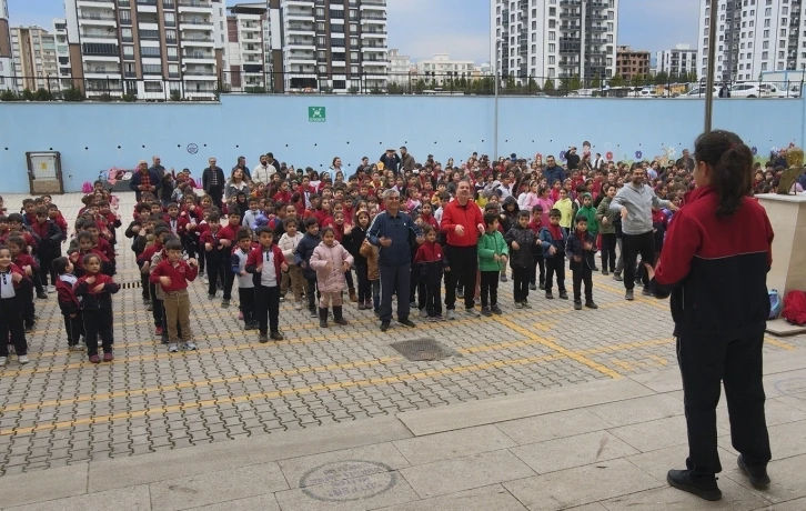 Öğrenciler ders öncesi spor yaptı
