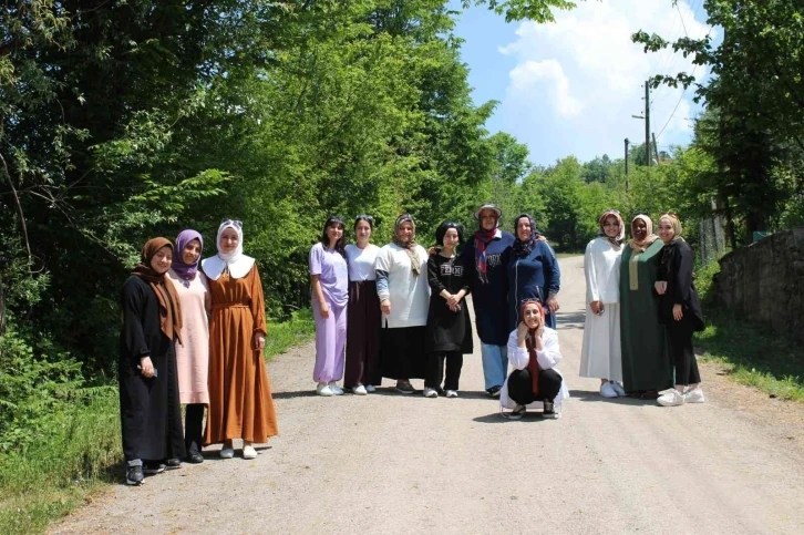 Öğrenciler köyleri geziyor
