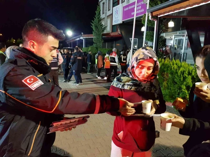 Öğrencilerden ‘çök-kapan’ tatbikatı
