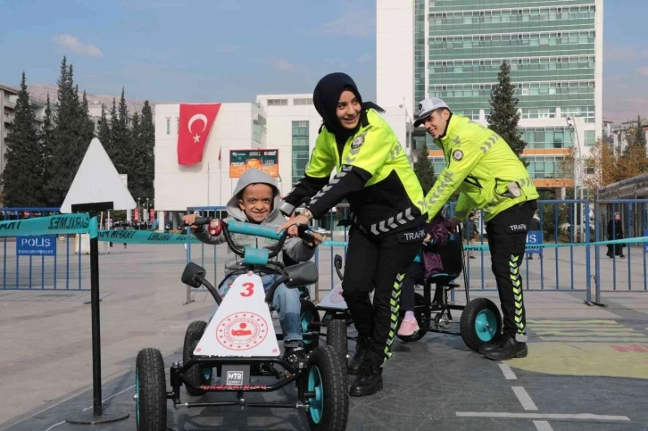 Öğrencilere trafik kuralları anlatıldı
