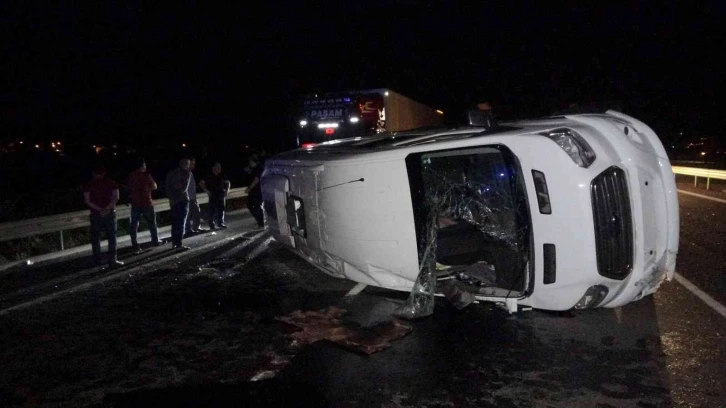 Öğrencileri taşıyan minibüs otoyolda kaza yaptı: 17 yaralı
