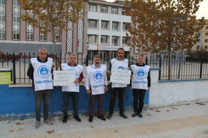 Öğretmenler odasına konulan kamera kaldırıldı
