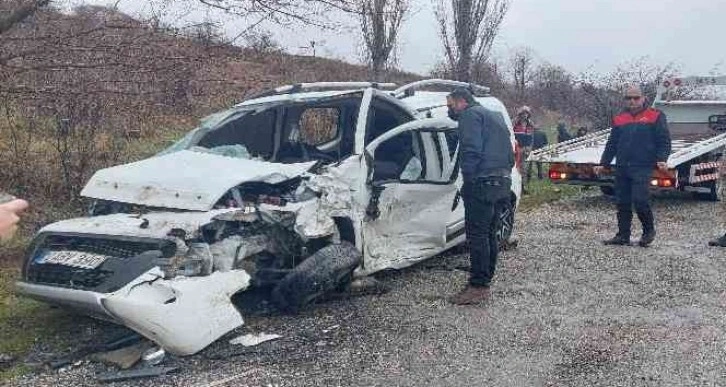 Öğretmenleri taşıyan servisi kaza yaptı: 1’i ağır 7 yaralı