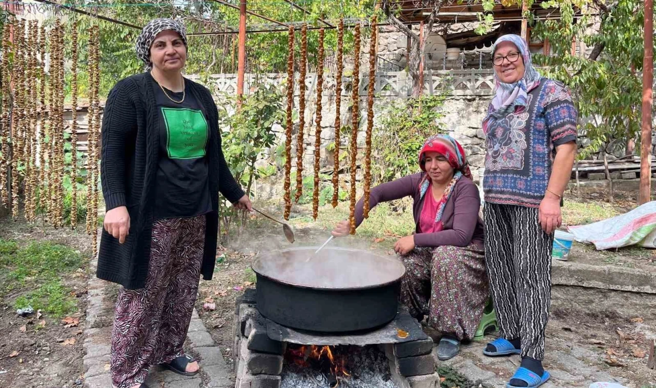 Oğuzlar’da cevizli sucuk mesaisi başladı
