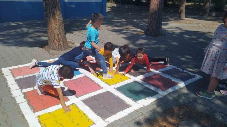 Okul bahçeleri oyun alanlarına dönüşüyor
