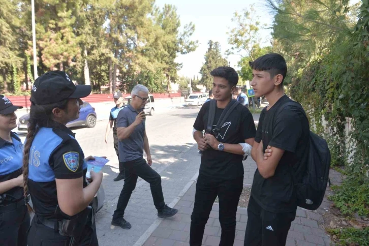 Okuldan kaçan öğrencinden ilginç savunma: &quot;Ben yaralıyım kitap almak için geldim&quot;
