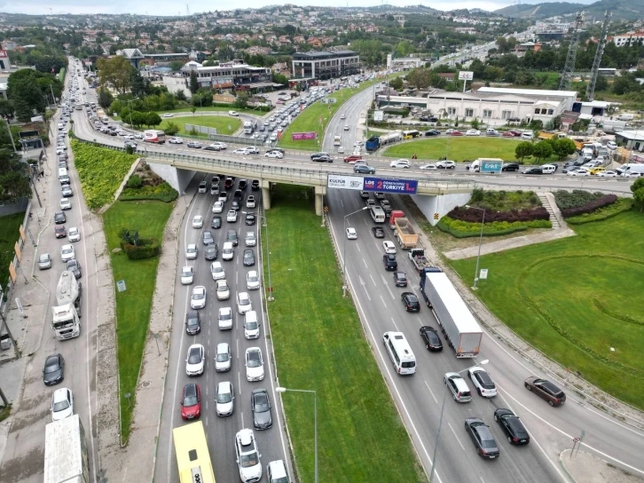 Okullar açıldı trafik kilitlendi.. O anlar havadan görüntülendi
