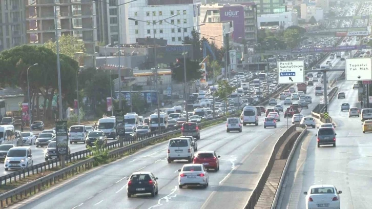 Okulların açıldığı ilk gün İstanbul’da trafik yoğunluğu yaşandı
